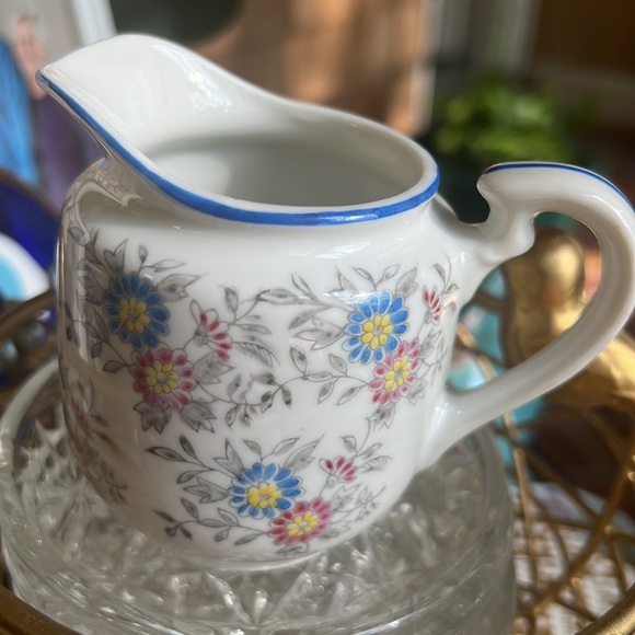 Tiny Pitcher - Picture 7 of 8